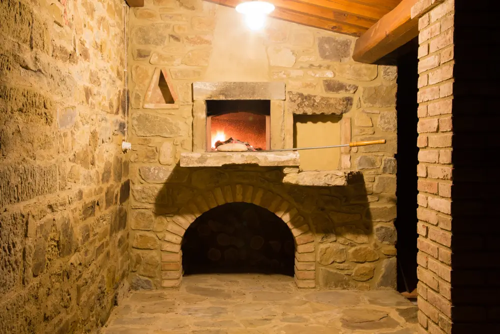 L’antico forno a legna in pietra
